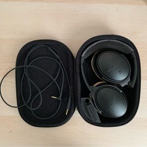Bose QuietComfort 25 Acoustic Noise Cancelling headphones- Apple devices